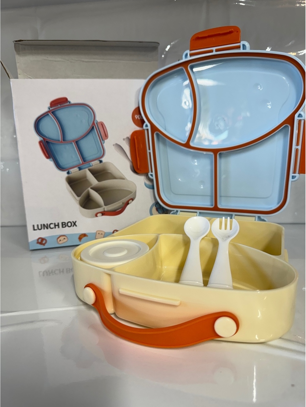 900ml Multi-Compartment Plastic Lunch Box with Spoon, Fork, and Sauce Container